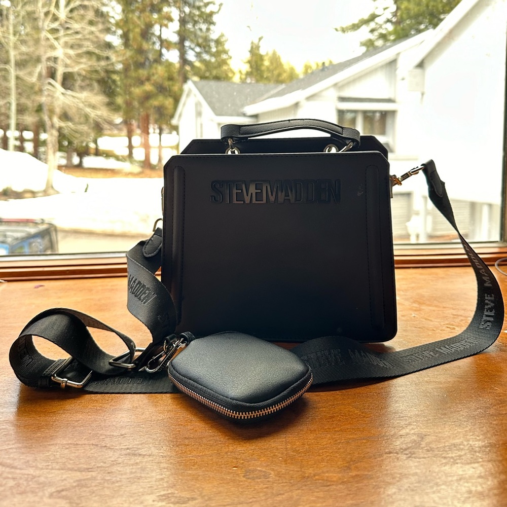 Black Viral Steve Madden purse